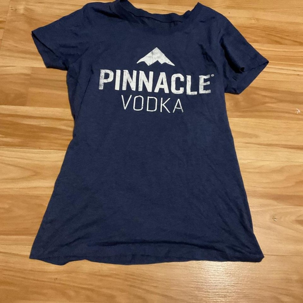 Pinacle‎ vodka shirt